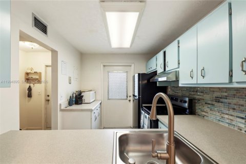 Copropriété à vendre à Oakland Park, Floride: 2 chambres, 89.19 m2 № 2056491 - photo 13