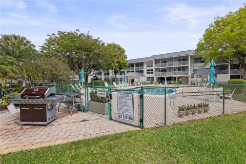 Copropriété à vendre à Oakland Park, Floride: 2 chambres, 89.19 m2 № 2056491 - photo 25
