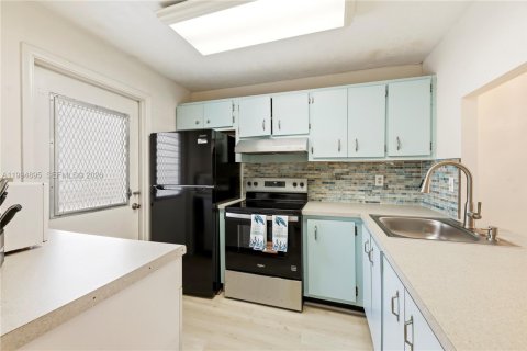 Copropriété à vendre à Oakland Park, Floride: 2 chambres, 89.19 m2 № 2056491 - photo 10