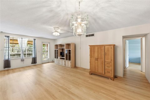 Copropriété à vendre à Oakland Park, Floride: 2 chambres, 89.19 m2 № 2056491 - photo 4