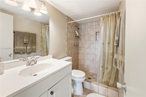 Copropriété à vendre à Oakland Park, Floride: 2 chambres, 89.19 m2 № 2056491 - photo 18