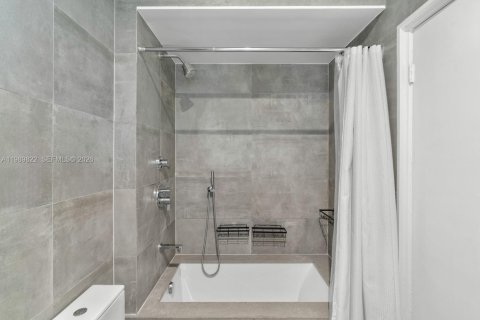 Casa en venta en Miami Beach, Florida, 4 dormitorios, 205.69 m2 № 2062256 - foto 20