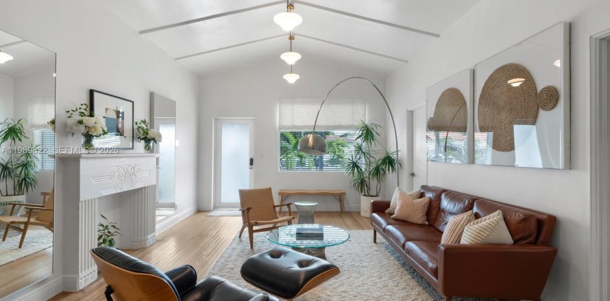 Casa en Miami Beach, Florida 4 dormitorios, 205.69 m2 № 2062256