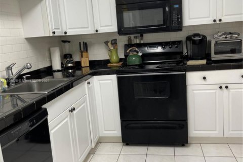 Copropriété à louer à Sunny Isles Beach, Floride: 1 chambre, 65.5 m2 № 1864333 - photo 10