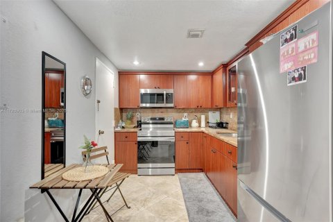 Condo in Hallandale Beach, Florida, 1 bedroom  № 1964871 - photo 26
