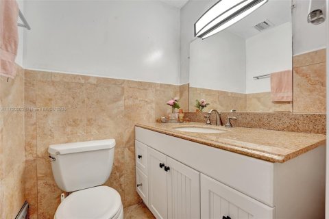 Condo in Hallandale Beach, Florida, 1 bedroom  № 1964871 - photo 25