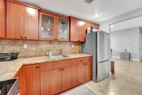 Condo in Hallandale Beach, Florida, 1 bedroom  № 1964871 - photo 28