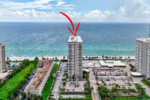 Condo in Hallandale Beach, Florida, 1 bedroom  № 1964871 - photo 8