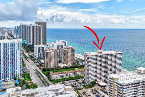 Condo in Hallandale Beach, Florida, 1 bedroom  № 1964871 - photo 9