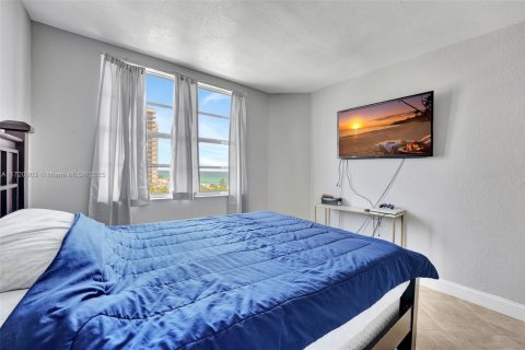 Condo in Hallandale Beach, Florida, 1 bedroom  № 1964871 - photo 21