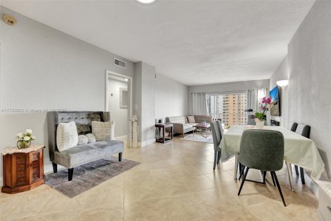 Condo in Hallandale Beach, Florida, 1 bedroom  № 1964871 - photo 30