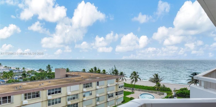 Condo in Hallandale Beach, Florida, 1 bedroom  № 1964871