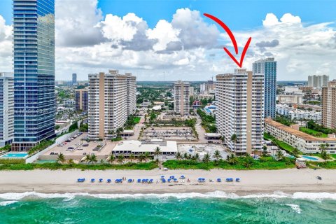 Condo in Hallandale Beach, Florida, 1 bedroom  № 1964871 - photo 18