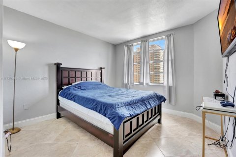 Condo in Hallandale Beach, Florida, 1 bedroom  № 1964871 - photo 20