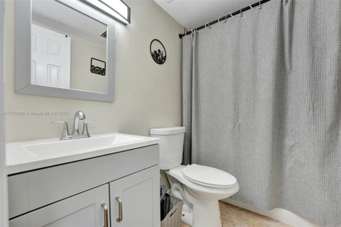 Condo in Hallandale Beach, Florida, 1 bedroom  № 1964871 - photo 24