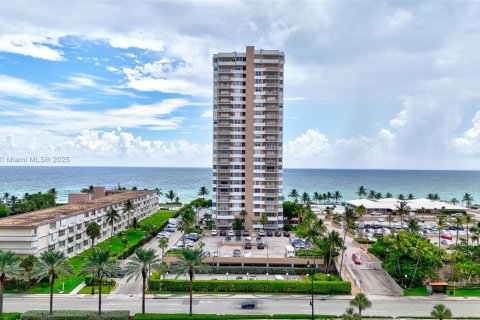 Condo in Hallandale Beach, Florida, 1 bedroom  № 1964871 - photo 5