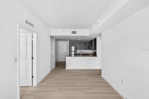 Condo in Orlando, Florida, 2 bedrooms  № 2391002 - photo 5