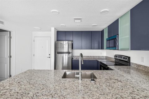 Condo in Orlando, Florida, 2 bedrooms  № 2391002 - photo 16