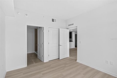 Condo in Orlando, Florida, 2 bedrooms  № 2391002 - photo 9