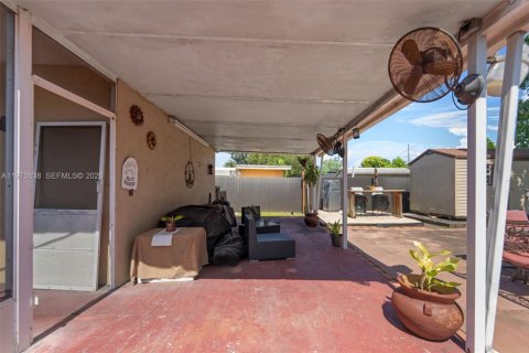 House in Miami, Florida 4 bedrooms, 107.95 sq.m. № 2031150 - photo 28