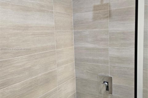 Condominio en venta en Miami, Florida, 1 dormitorio, 62.71 m2 № 1934872 - foto 12