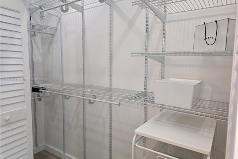 Condominio en venta en Miami, Florida, 1 dormitorio, 62.71 m2 № 1934872 - foto 8