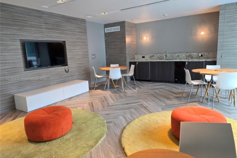 Condominio en venta en Miami, Florida, 1 dormitorio, 62.71 m2 № 1934872 - foto 21