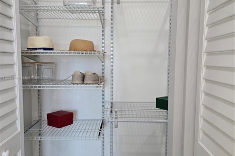 Condominio en venta en Miami, Florida, 1 dormitorio, 62.71 m2 № 1934872 - foto 9