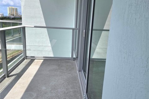 Condominio en venta en Miami, Florida, 1 dormitorio, 62.71 m2 № 1934872 - foto 14