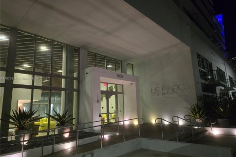 Condominio en venta en Miami, Florida, 1 dormitorio, 62.71 m2 № 1934872 - foto 27
