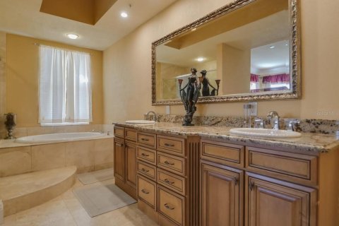 Condo in Tampa, Florida, 3 bedrooms  № 2207611 - photo 15