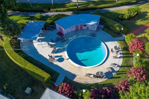 Condo in West Palm Beach, Florida, 2 bedrooms  № 1974059 - photo 24