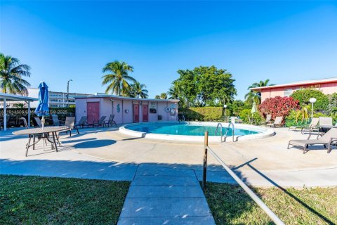 Condo in West Palm Beach, Florida, 2 bedrooms  № 1974059 - photo 14