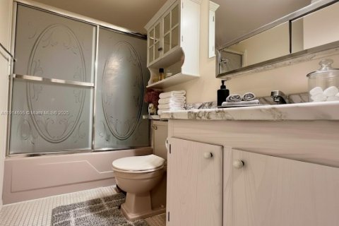 Condo in West Palm Beach, Florida, 2 bedrooms  № 1974059 - photo 10