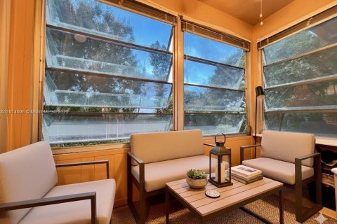 Condo in West Palm Beach, Florida, 2 bedrooms  № 1974059 - photo 12