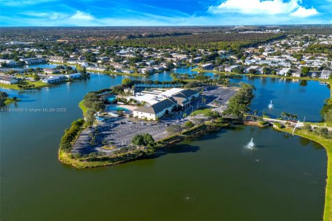 Condo in West Palm Beach, Florida, 2 bedrooms  № 1974059 - photo 27