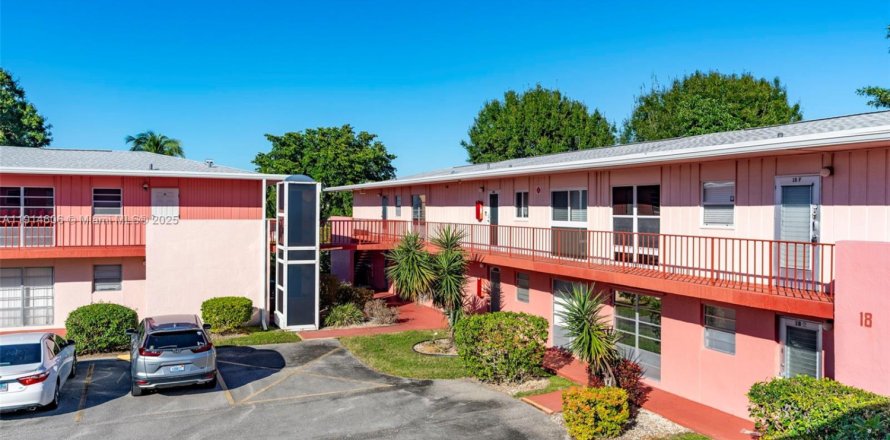 Condo in West Palm Beach, Florida, 2 bedrooms  № 1974059