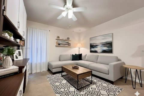 Condo in West Palm Beach, Florida, 2 bedrooms  № 1974059 - photo 8