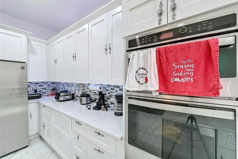 House in Orlando, Florida 4 bedrooms, 173.73 sq.m. № 1734468 - photo 11
