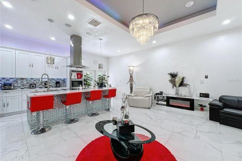 House in Orlando, Florida 4 bedrooms, 173.73 sq.m. № 1734468 - photo 14