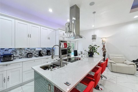 House in Orlando, Florida 4 bedrooms, 173.73 sq.m. № 1734468 - photo 23