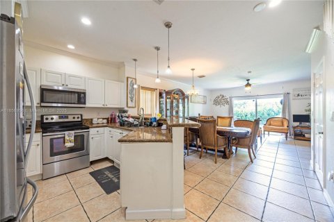 Touwnhouse à vendre à Lauderdale Lakes, Floride: 3 chambres, 127.93 m2 № 1979227 - photo 6