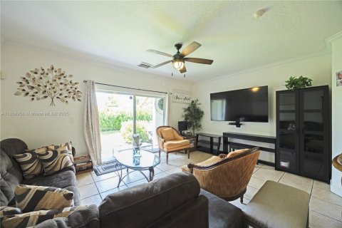Touwnhouse à vendre à Lauderdale Lakes, Floride: 3 chambres, 127.93 m2 № 1979227 - photo 13