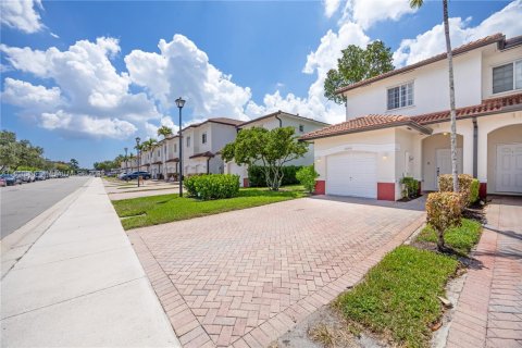 Touwnhouse à vendre à Lauderdale Lakes, Floride: 3 chambres, 127.93 m2 № 1979227 - photo 2