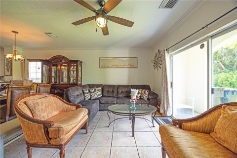 Touwnhouse à vendre à Lauderdale Lakes, Floride: 3 chambres, 127.93 m2 № 1979227 - photo 12