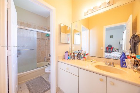 Touwnhouse à vendre à Lauderdale Lakes, Floride: 3 chambres, 127.93 m2 № 1979227 - photo 19