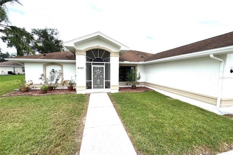 Villa ou maison à Spring Hill, Floride 3 chambres, 163.88 m2 № 2399423