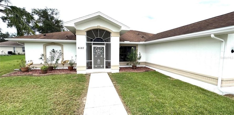 Villa ou maison à Spring Hill, Floride 3 chambres, 163.88 m2 № 2399423