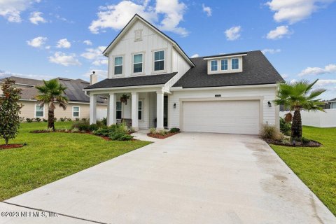House in Fernandina Beach, Florida 5 bedrooms, 265.79 sq.m. № 770449 - photo 1