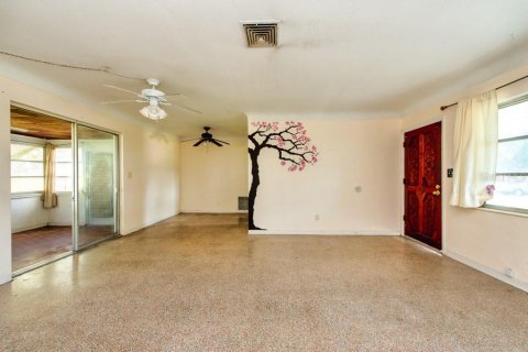 House in Saint Petersburg, Florida 2 bedrooms, 97.73 sq.m. № 1879152 - photo 3